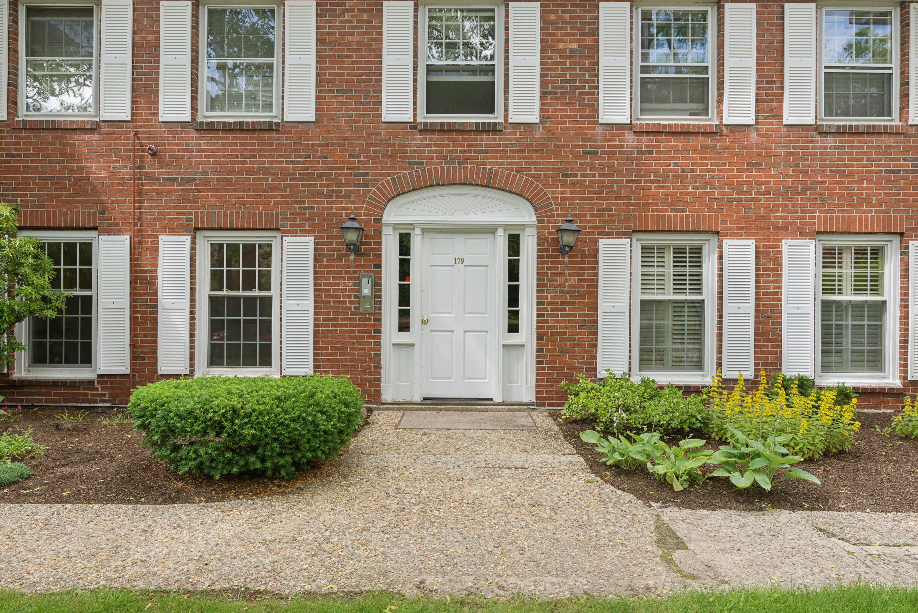 179 Pine Street, 1B