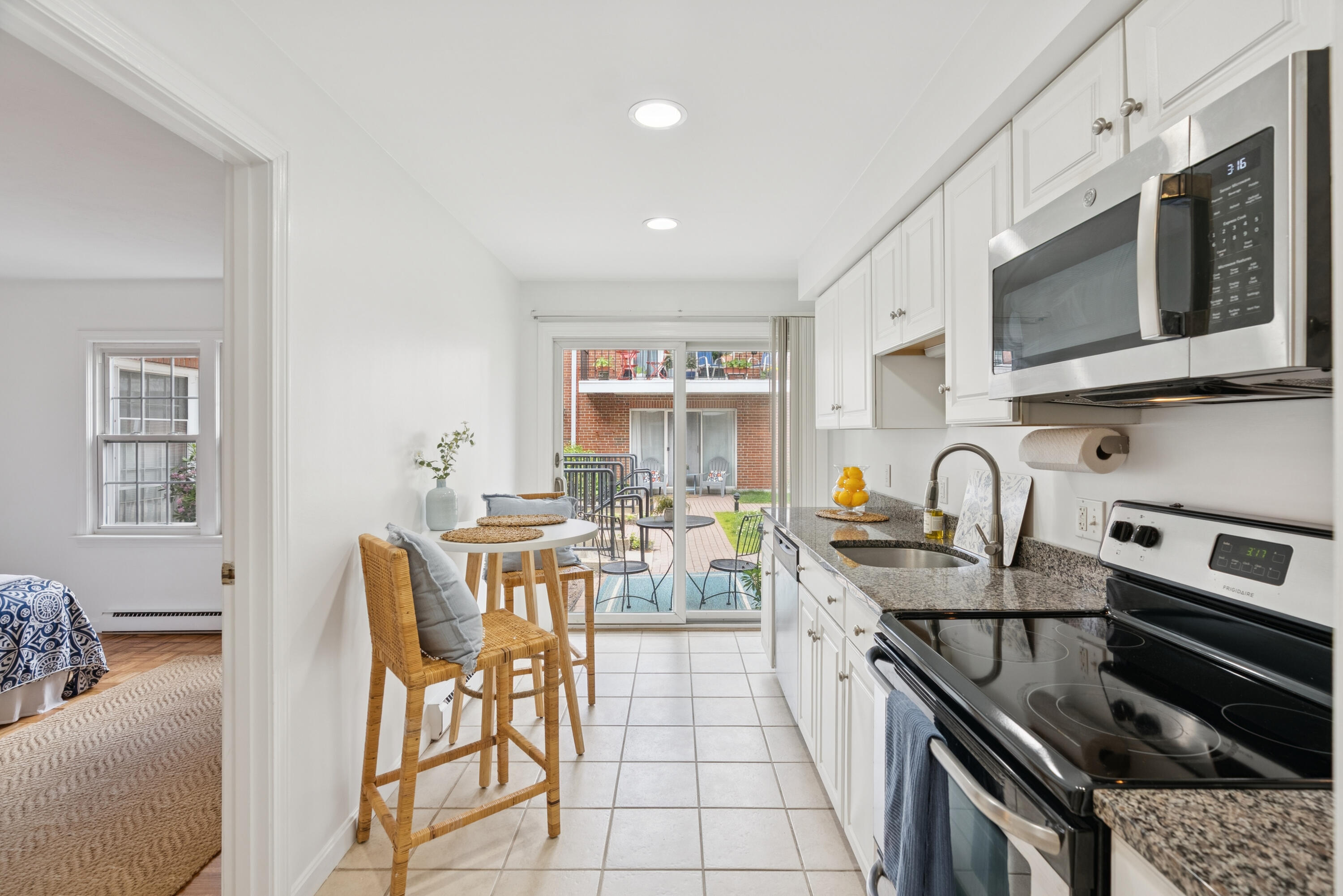 179 Pine Street, 1B