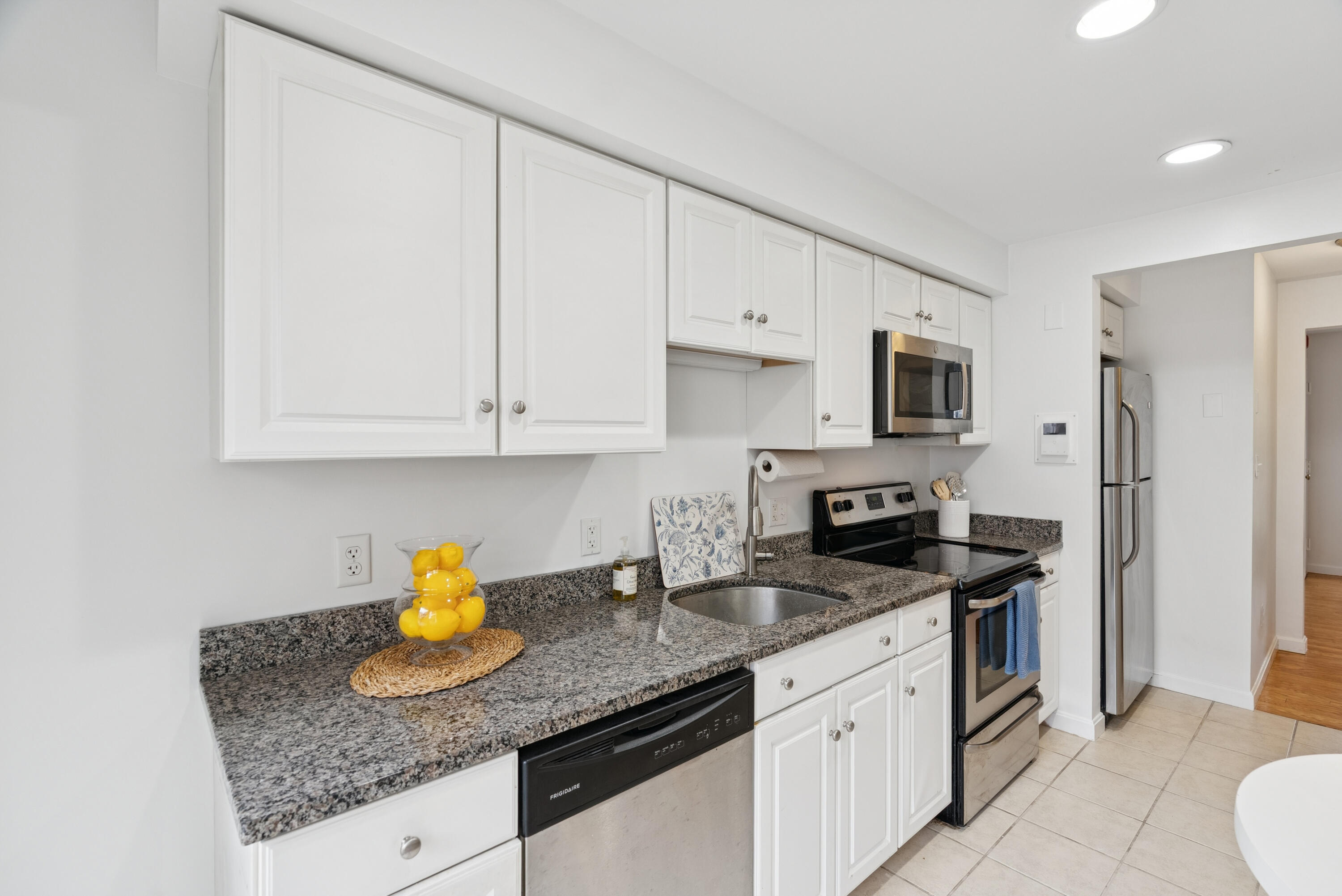 179 Pine Street, 1B