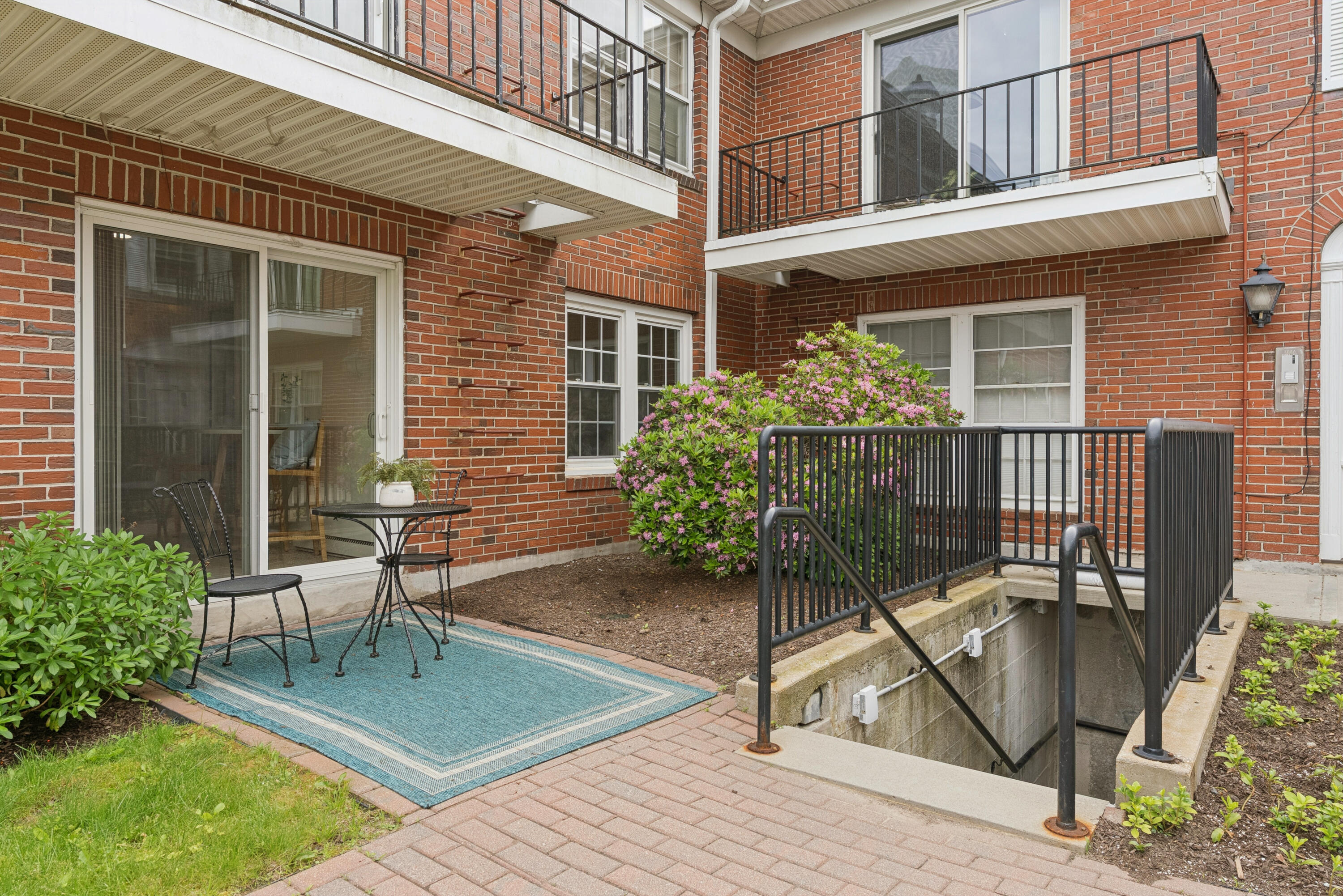 179 Pine Street, 1B