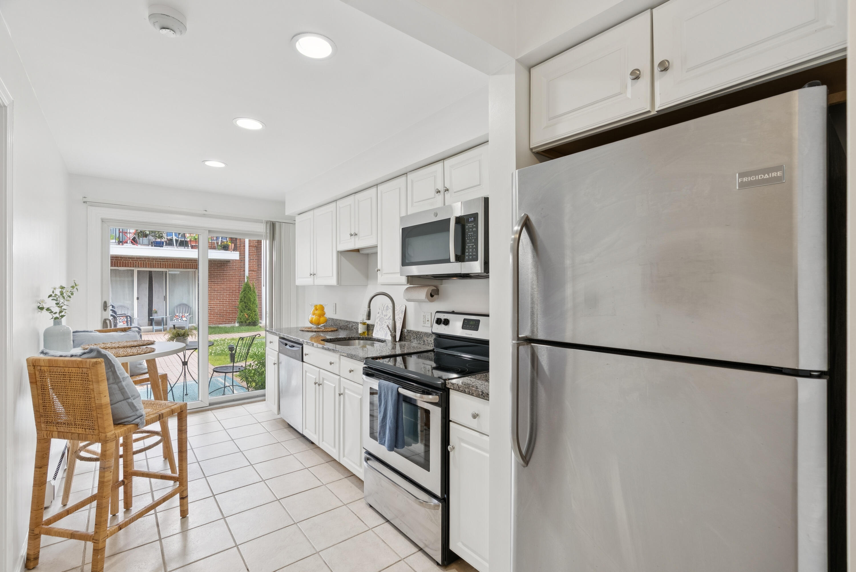 179 Pine Street, 1B