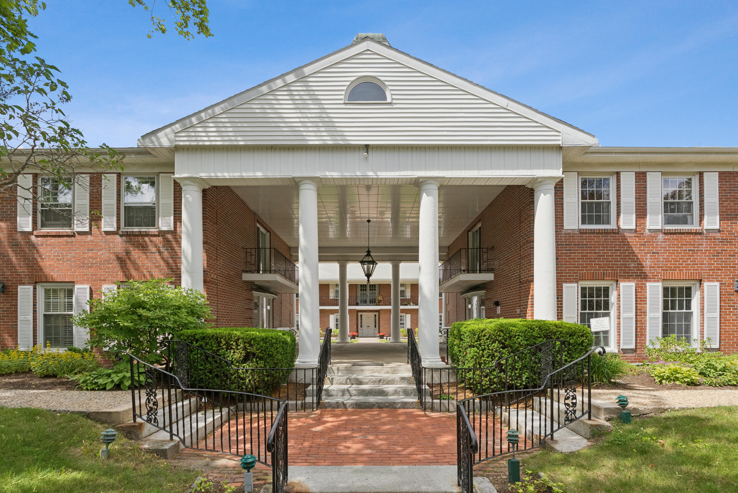 179 Pine Street, 1B