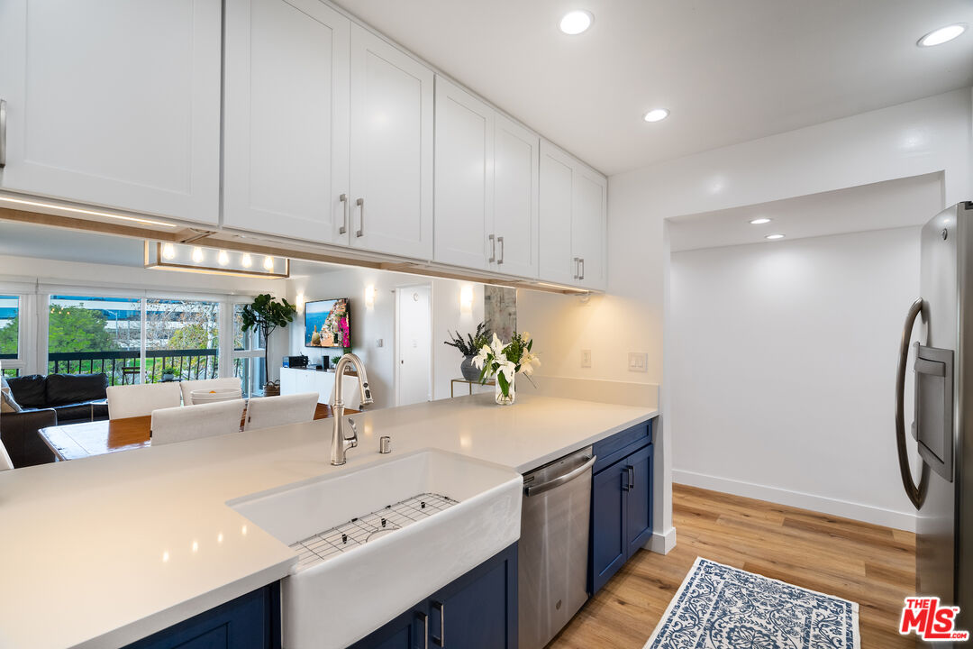 5650 Cambridge Way Unit: 17