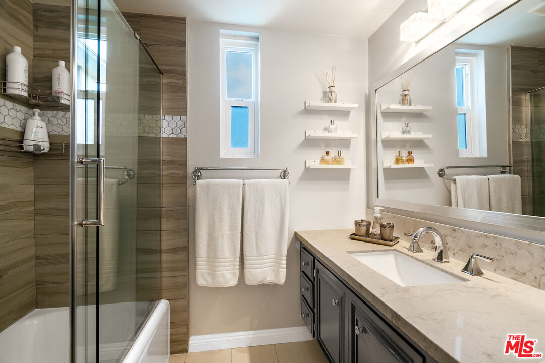 5650 Cambridge Way Unit: 17