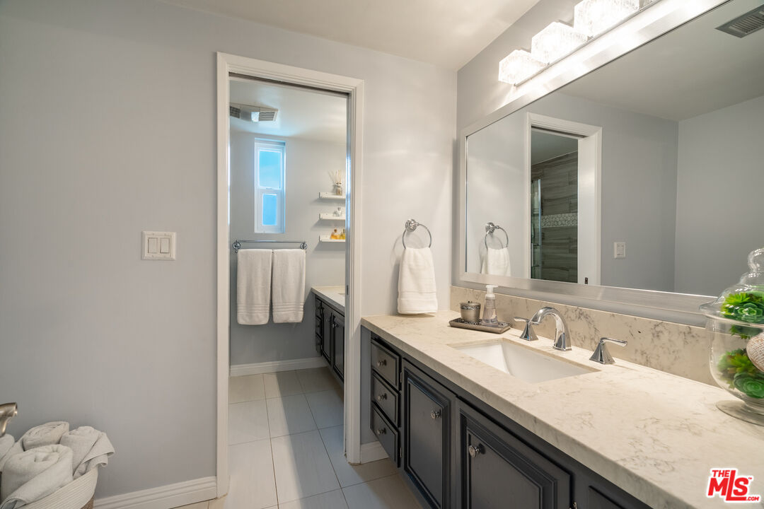 5650 Cambridge Way Unit: 17