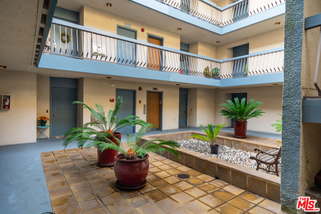 5650 Cambridge Way Unit: 17