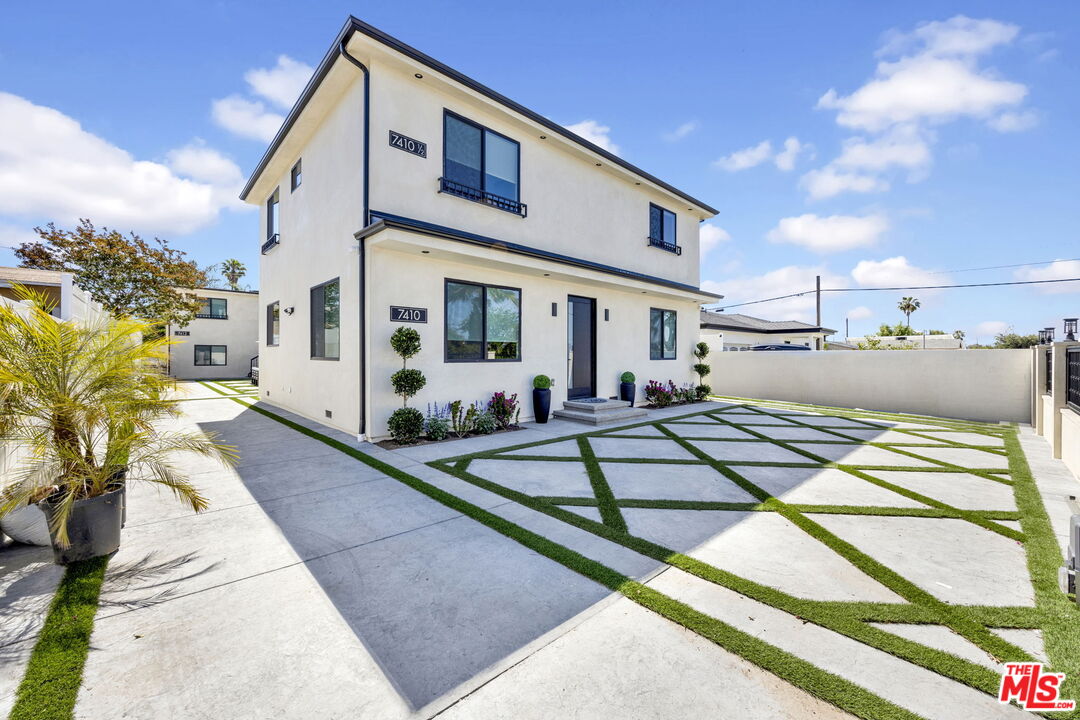 7410 Denny Ave