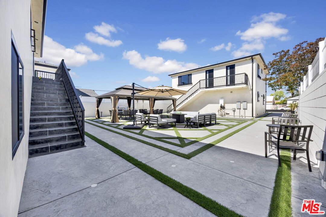 7410 Denny Ave