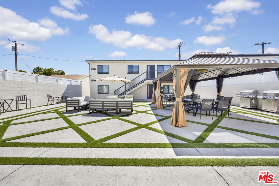 7410 Denny Ave