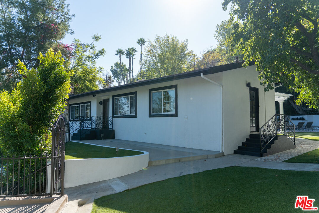 17856 Cathedral Pl Encino CA