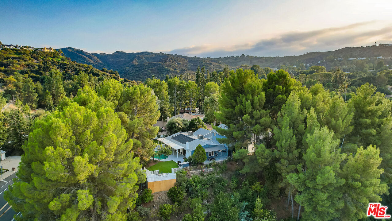 3914 Braewood Ct Tarzana CA
