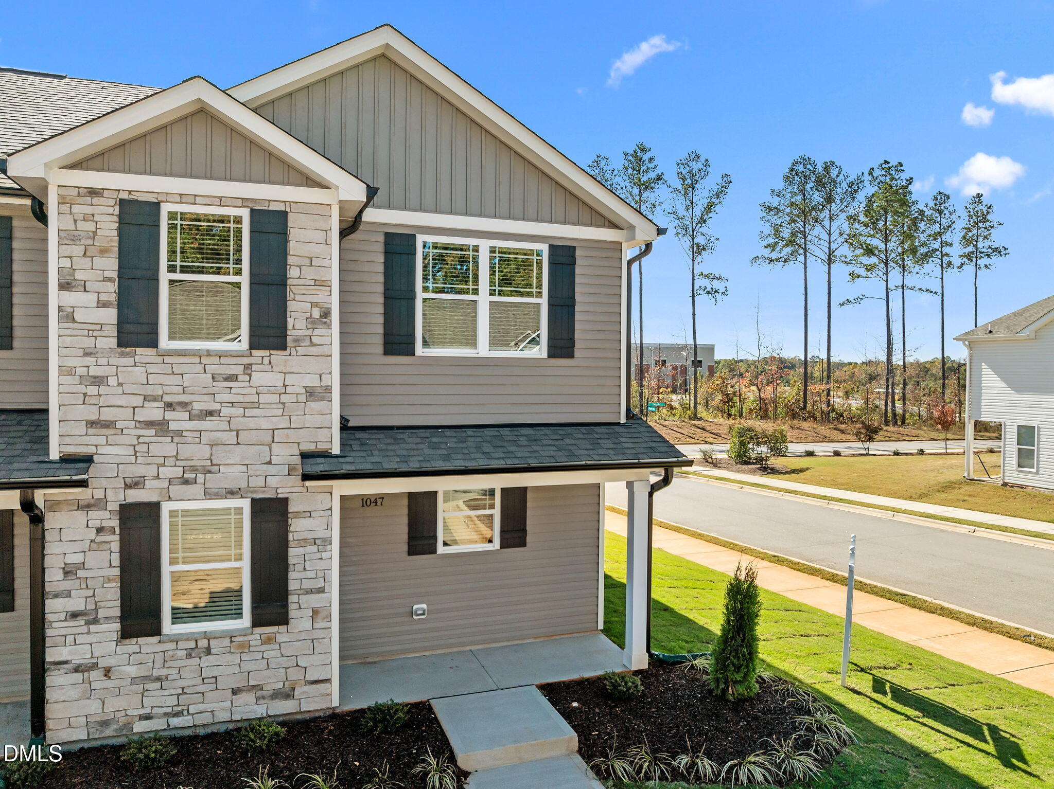 1047 Peony Lane