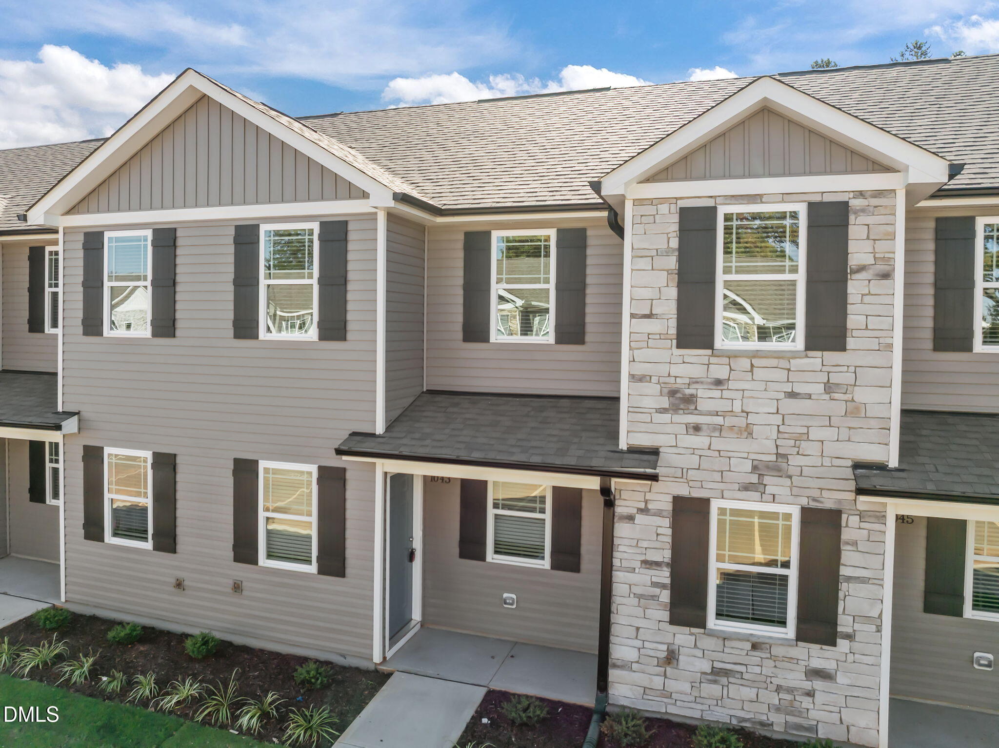 1043 Peony Lane