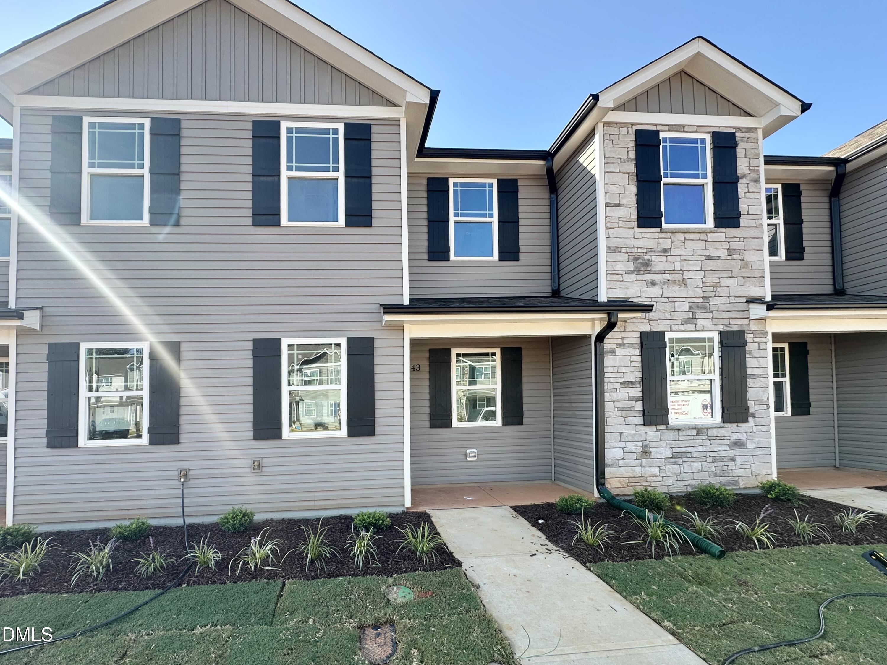 1043 Peony Lane