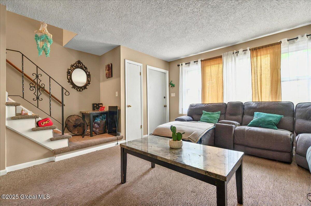 8 Hammond Drive
