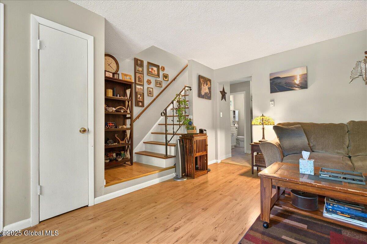 8 Hammond Drive