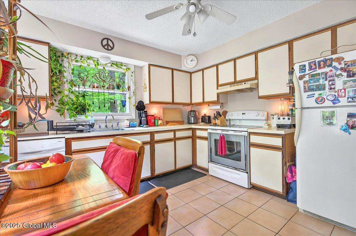 8 Hammond Drive