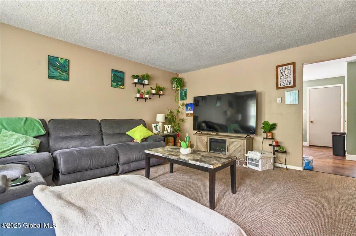 8 Hammond Drive