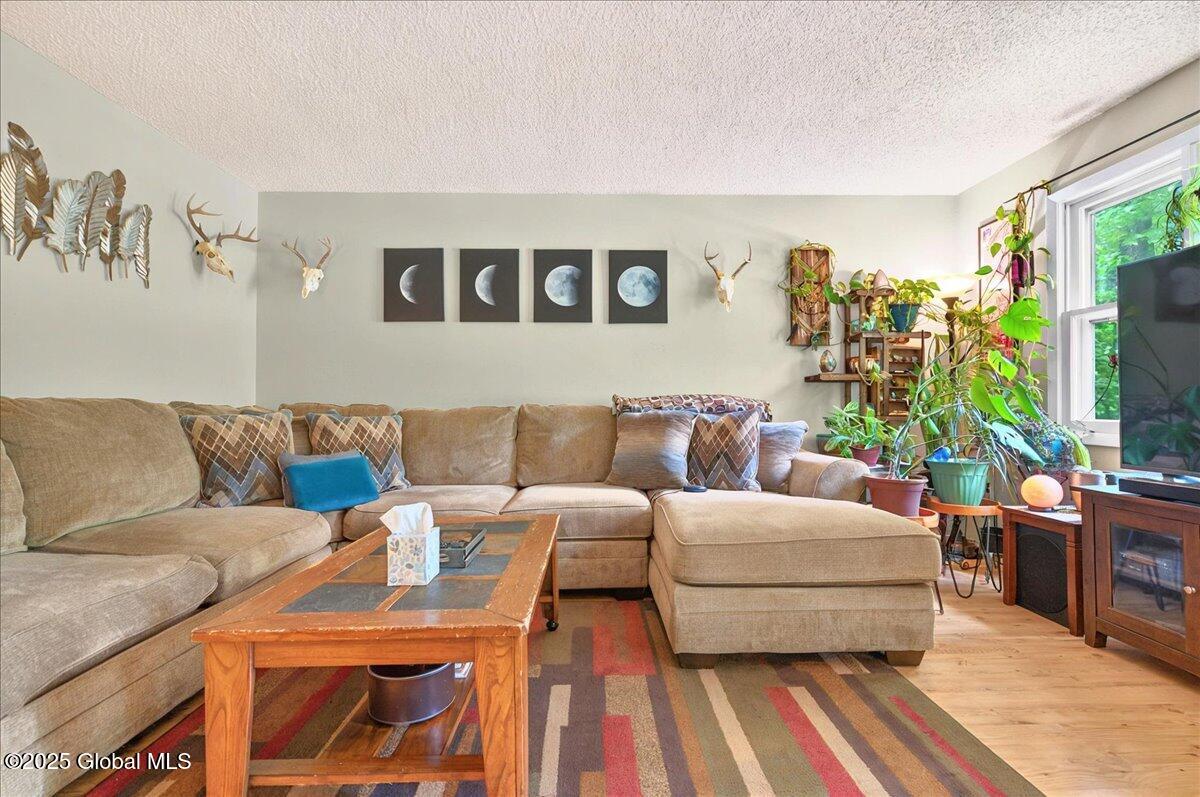 8 Hammond Drive