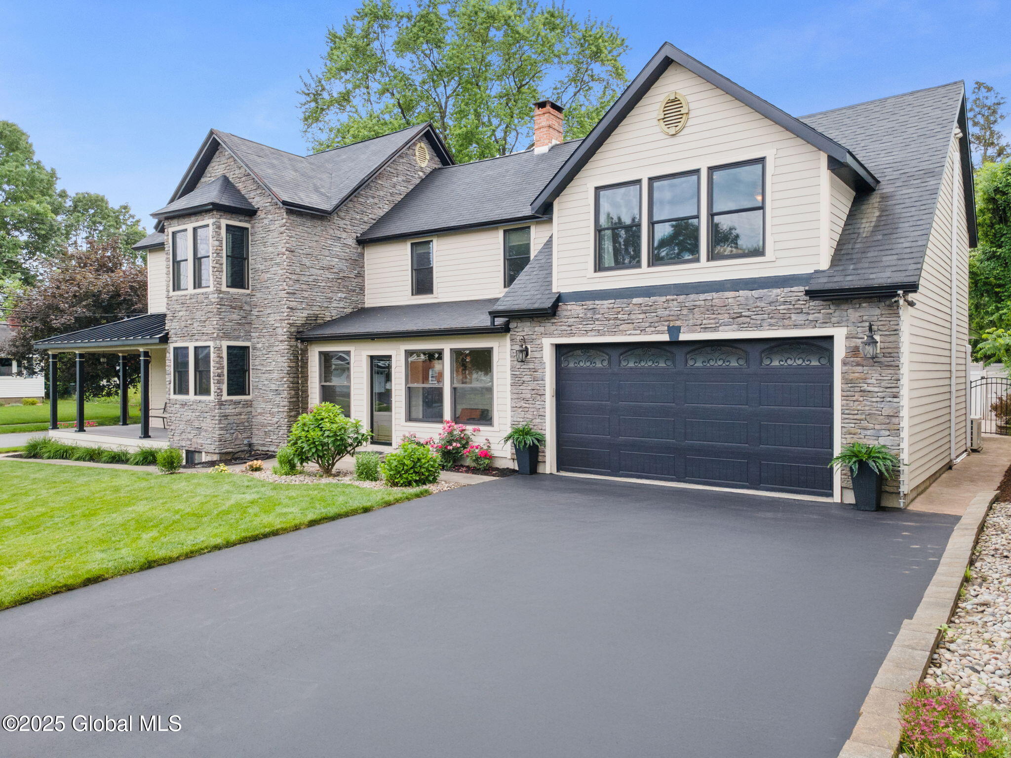 195 W Circular Street, Saratoga Springs