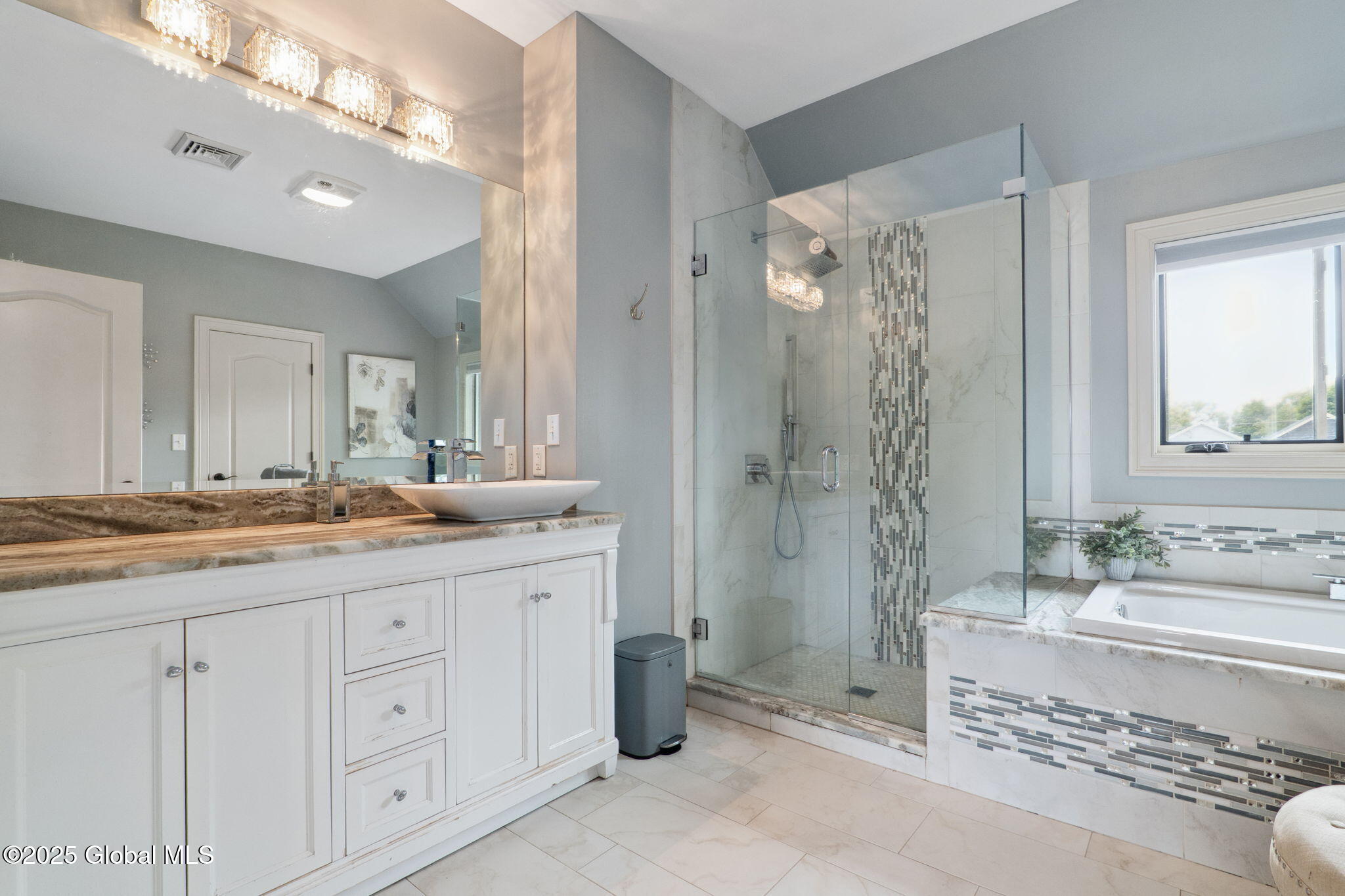 195 W Circular Street, Saratoga Springs