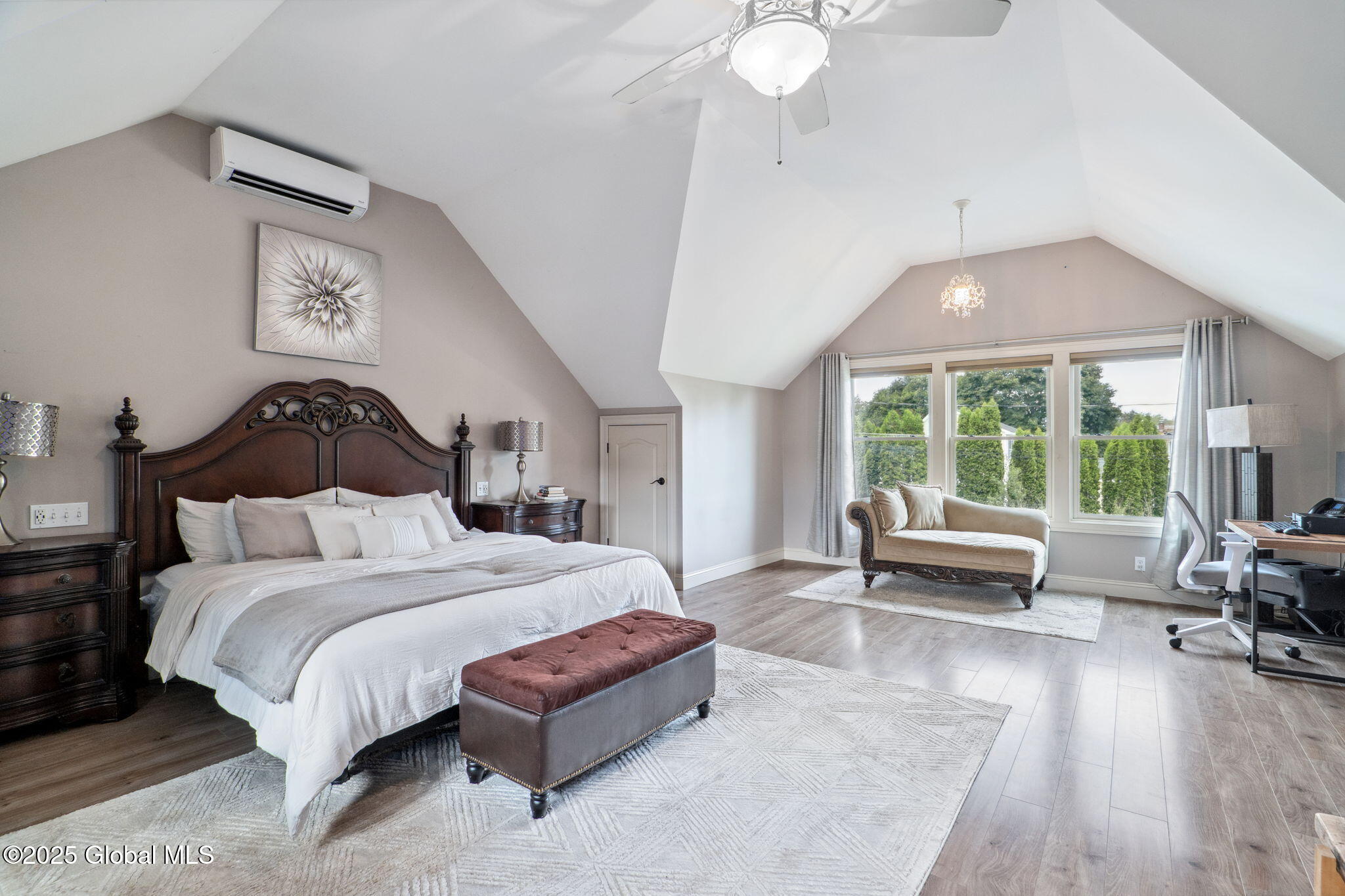 195 W Circular Street, Saratoga Springs