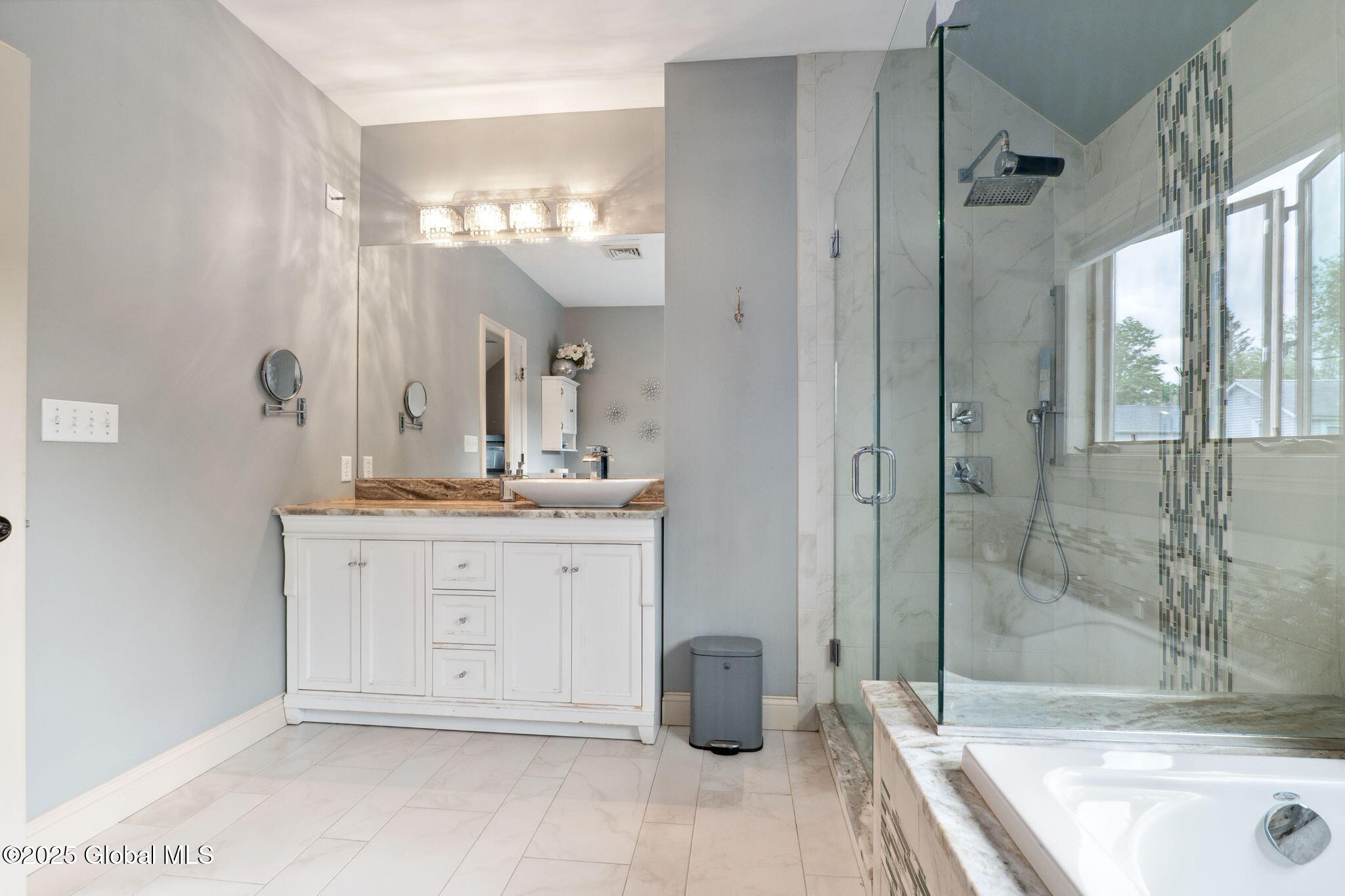 195 W Circular Street, Saratoga Springs