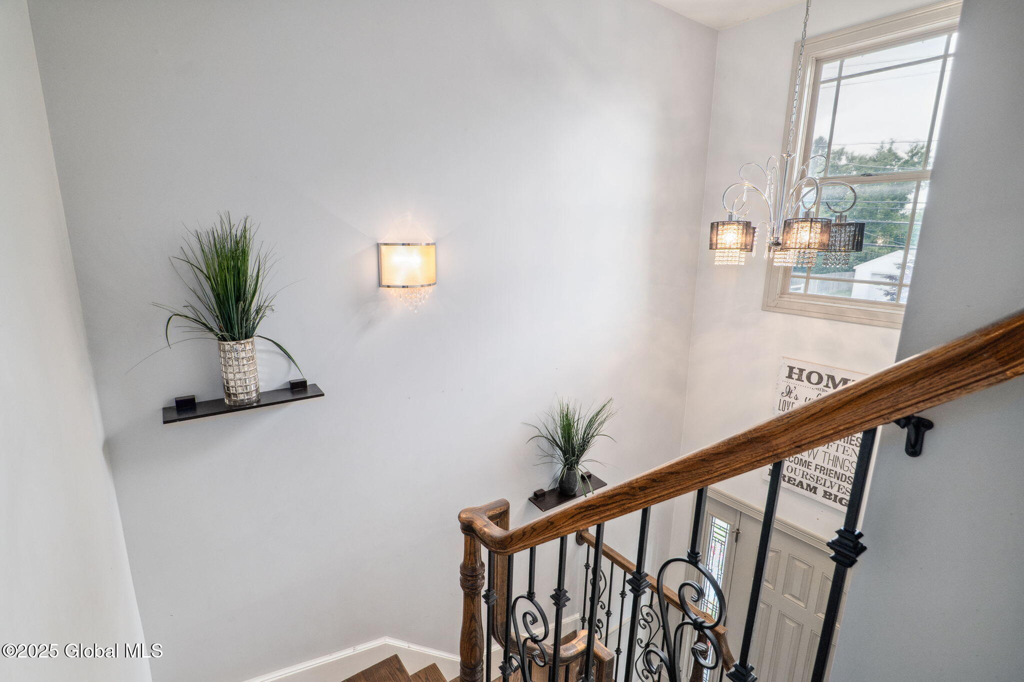 195 W Circular Street, Saratoga Springs