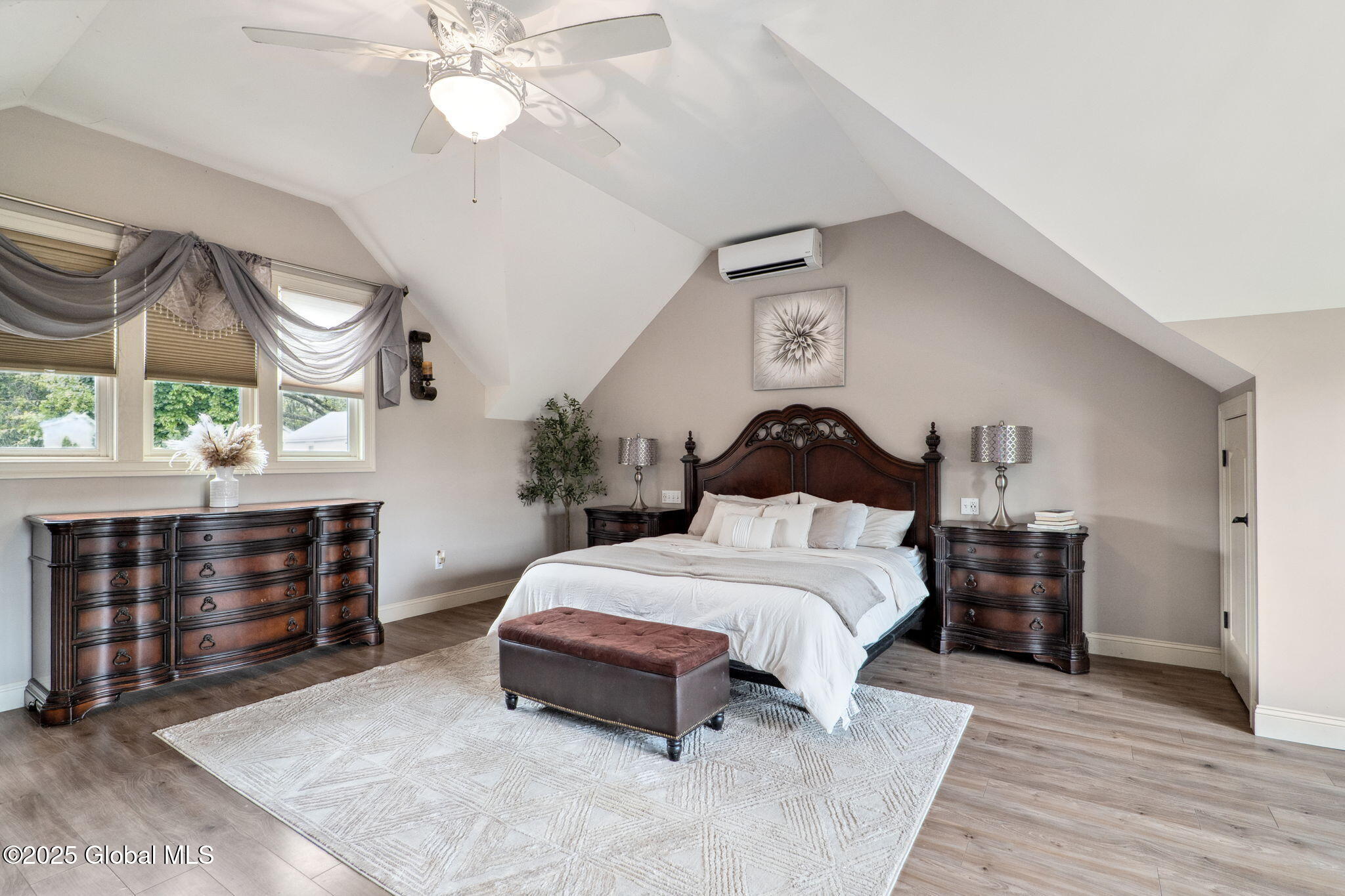 195 W Circular Street, Saratoga Springs