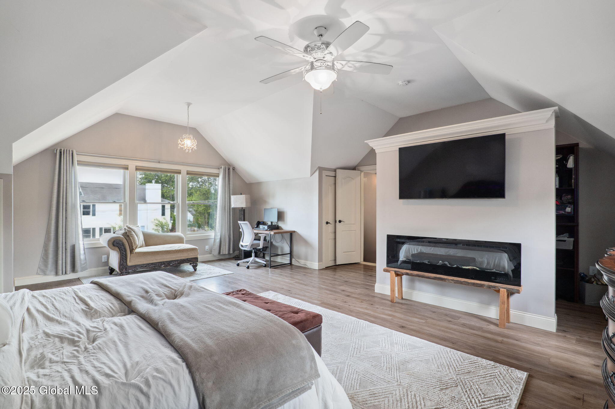 195 W Circular Street, Saratoga Springs