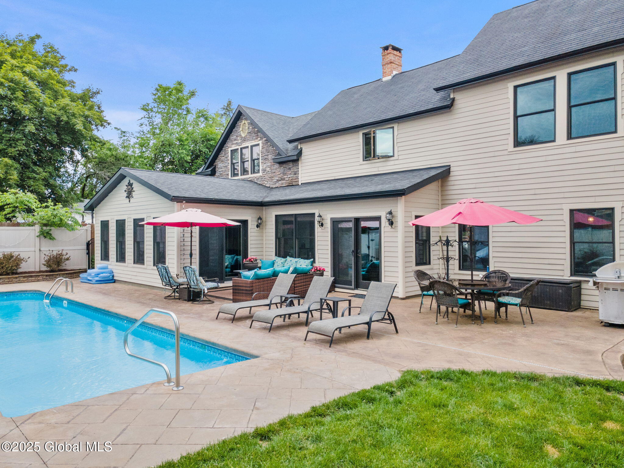 195 W Circular Street, Saratoga Springs