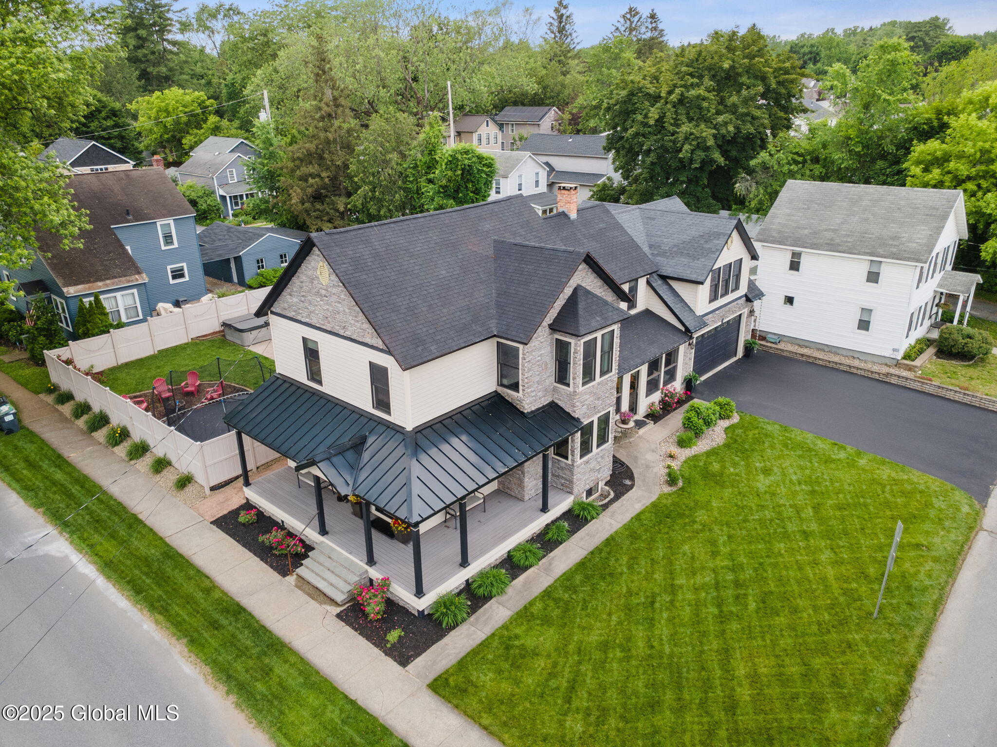 195 W Circular Street, Saratoga Springs