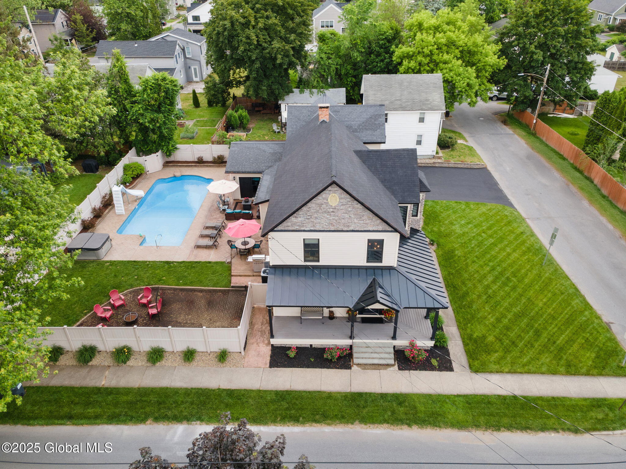 195 W Circular Street, Saratoga Springs