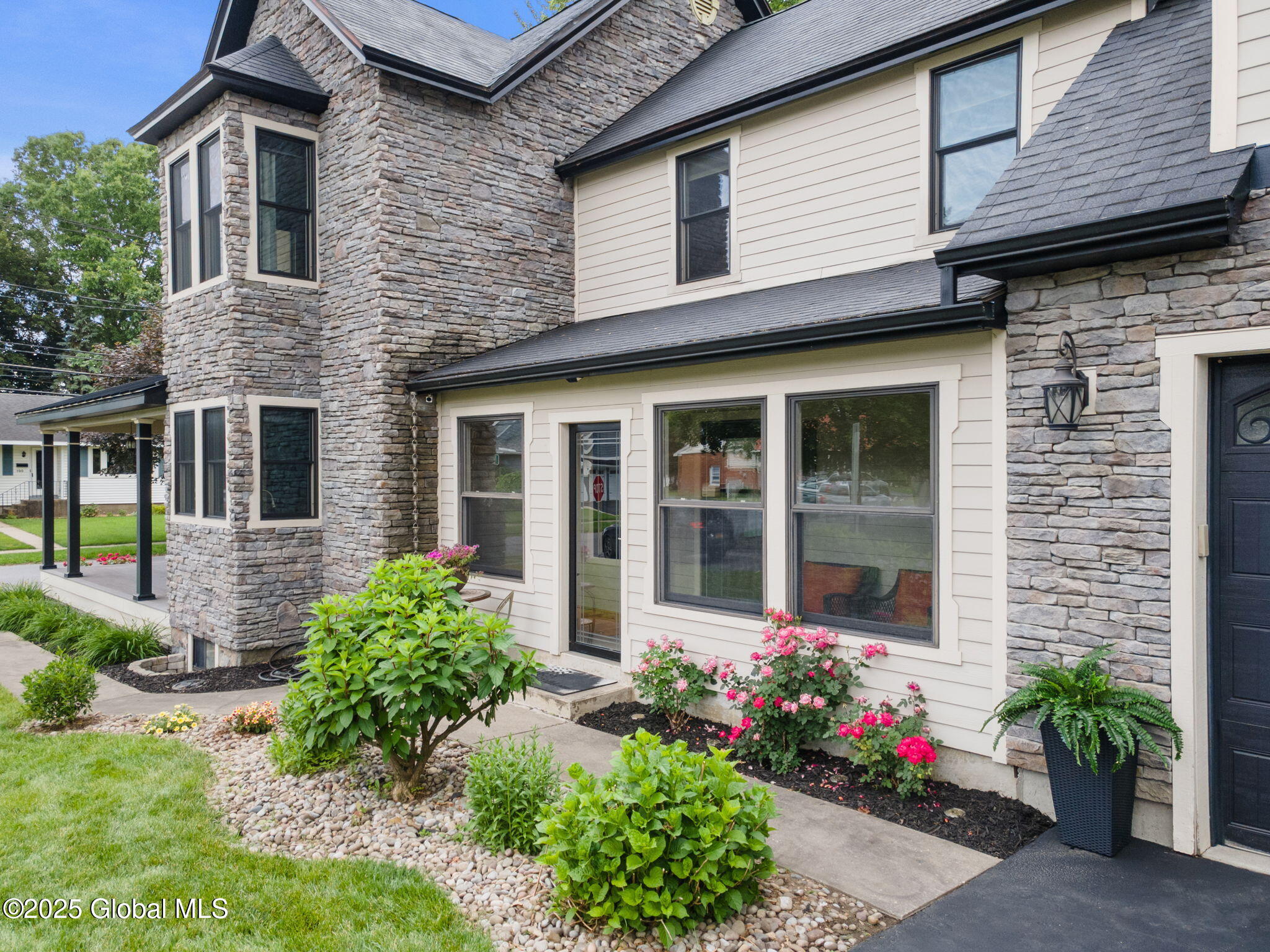 195 W Circular Street, Saratoga Springs