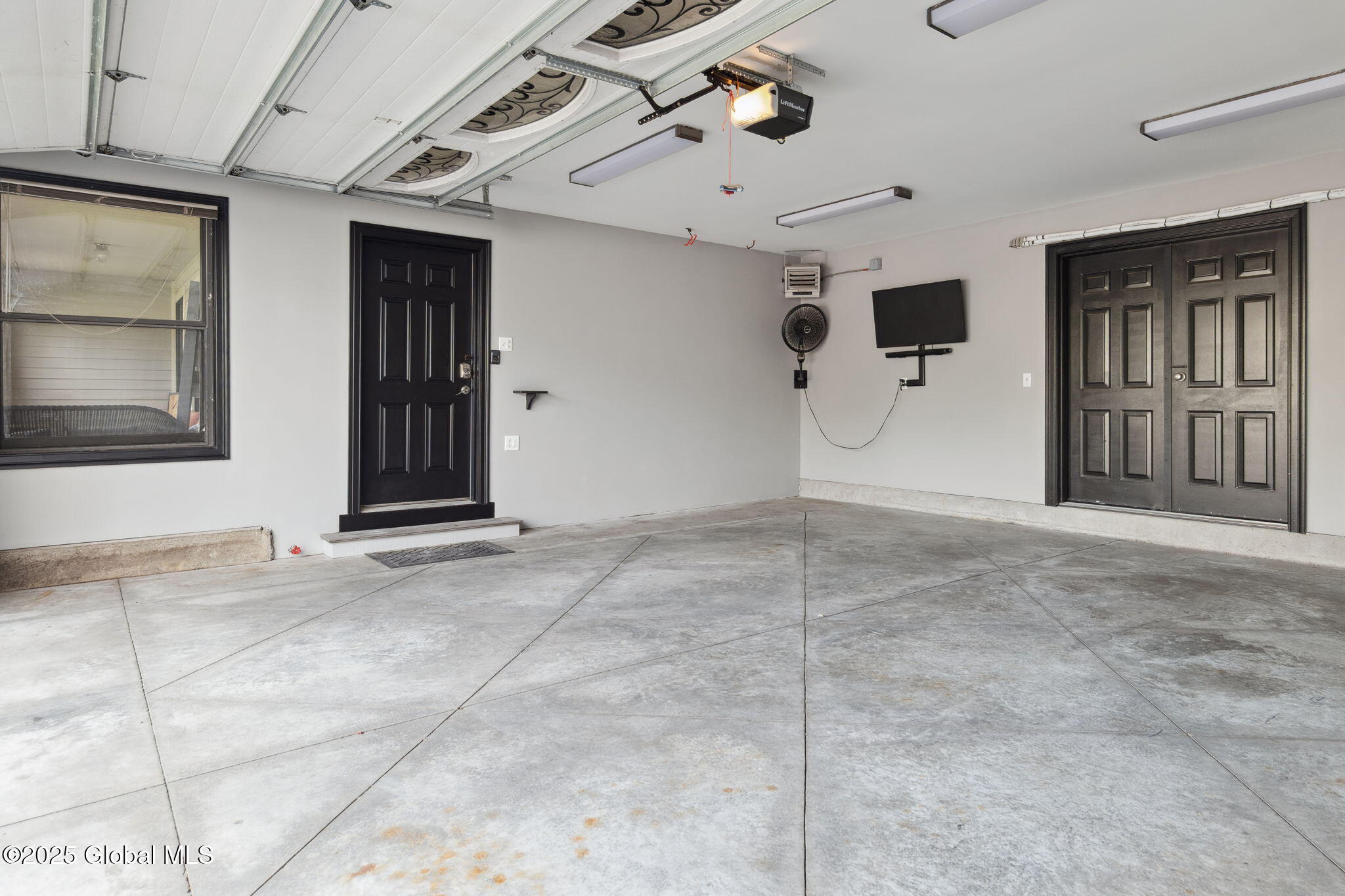 195 W Circular Street, Saratoga Springs