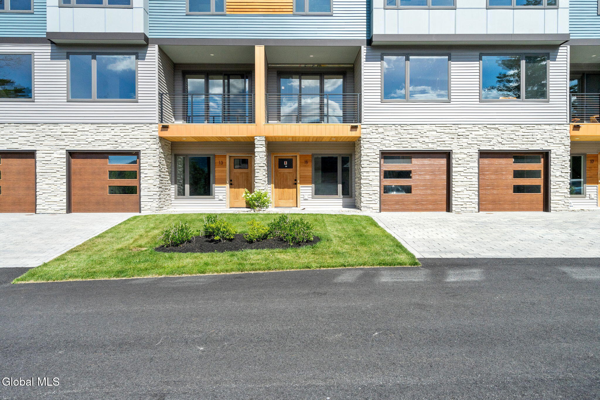 15 Footpath Way