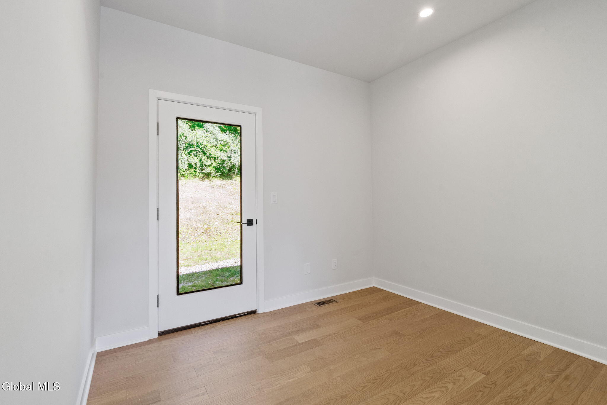 15 Footpath Way