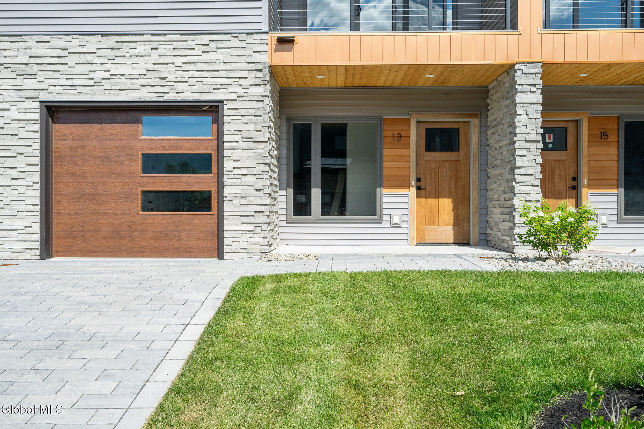 15 Footpath Way