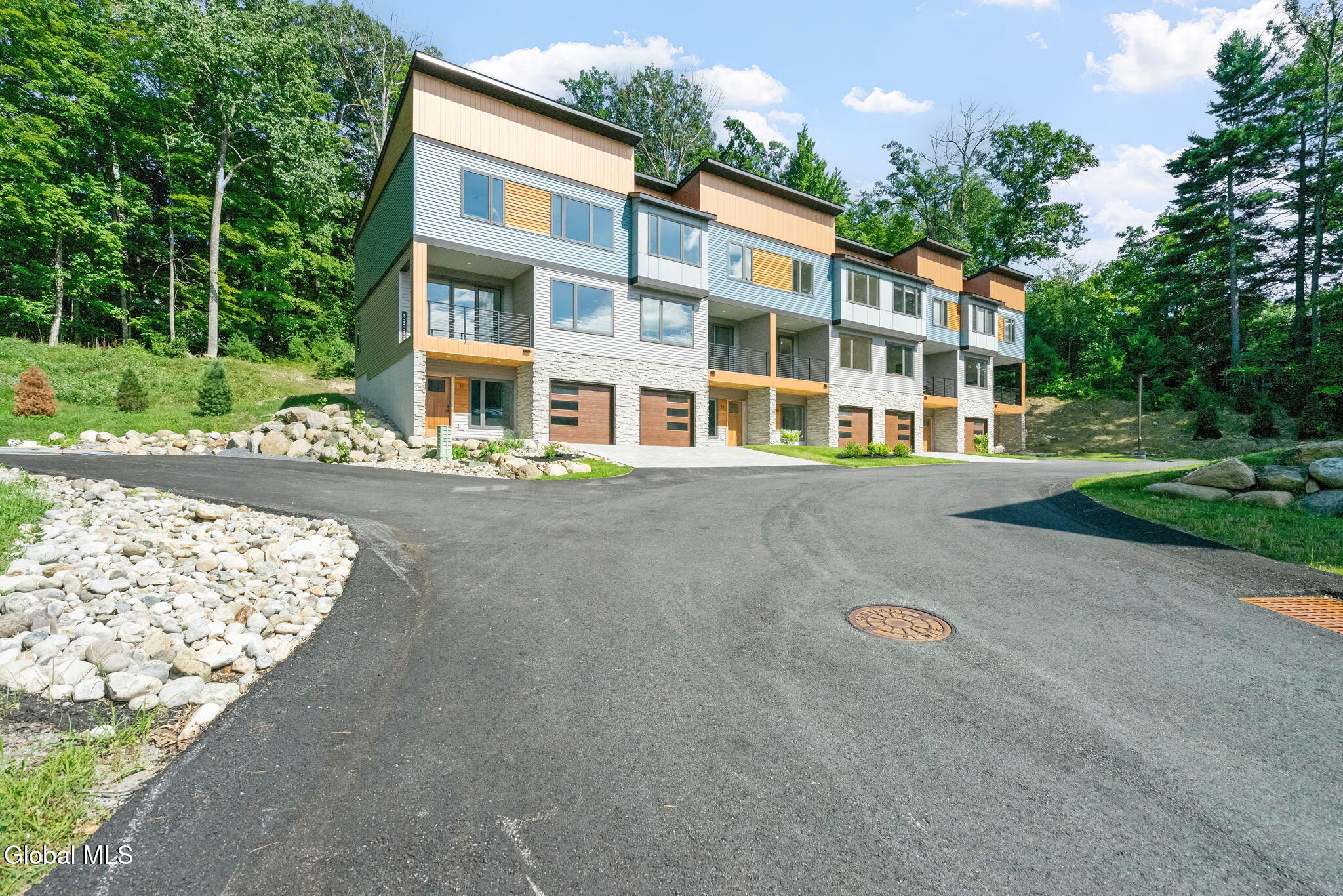 15 Footpath Way