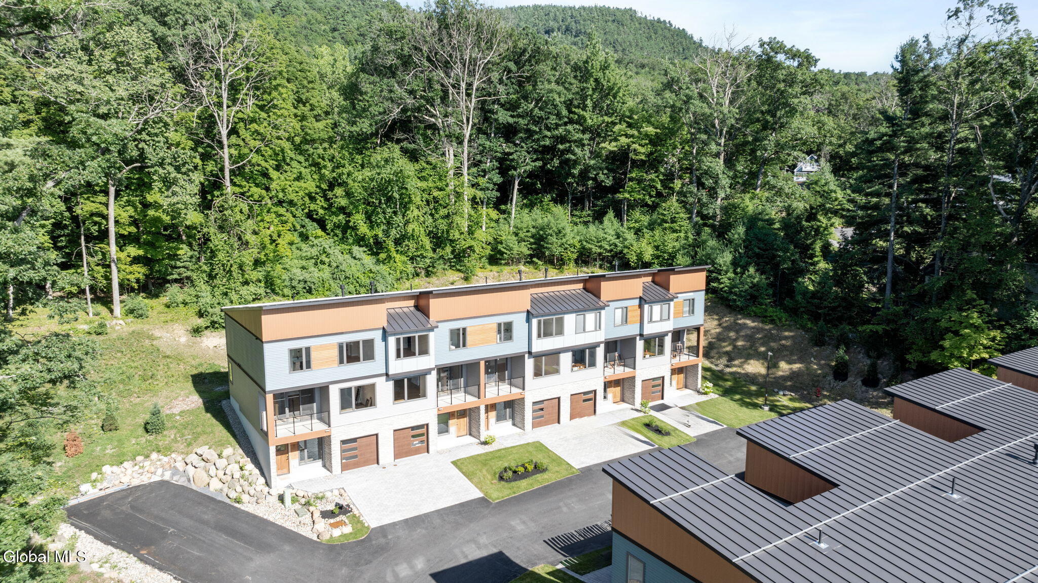 15 Footpath Way