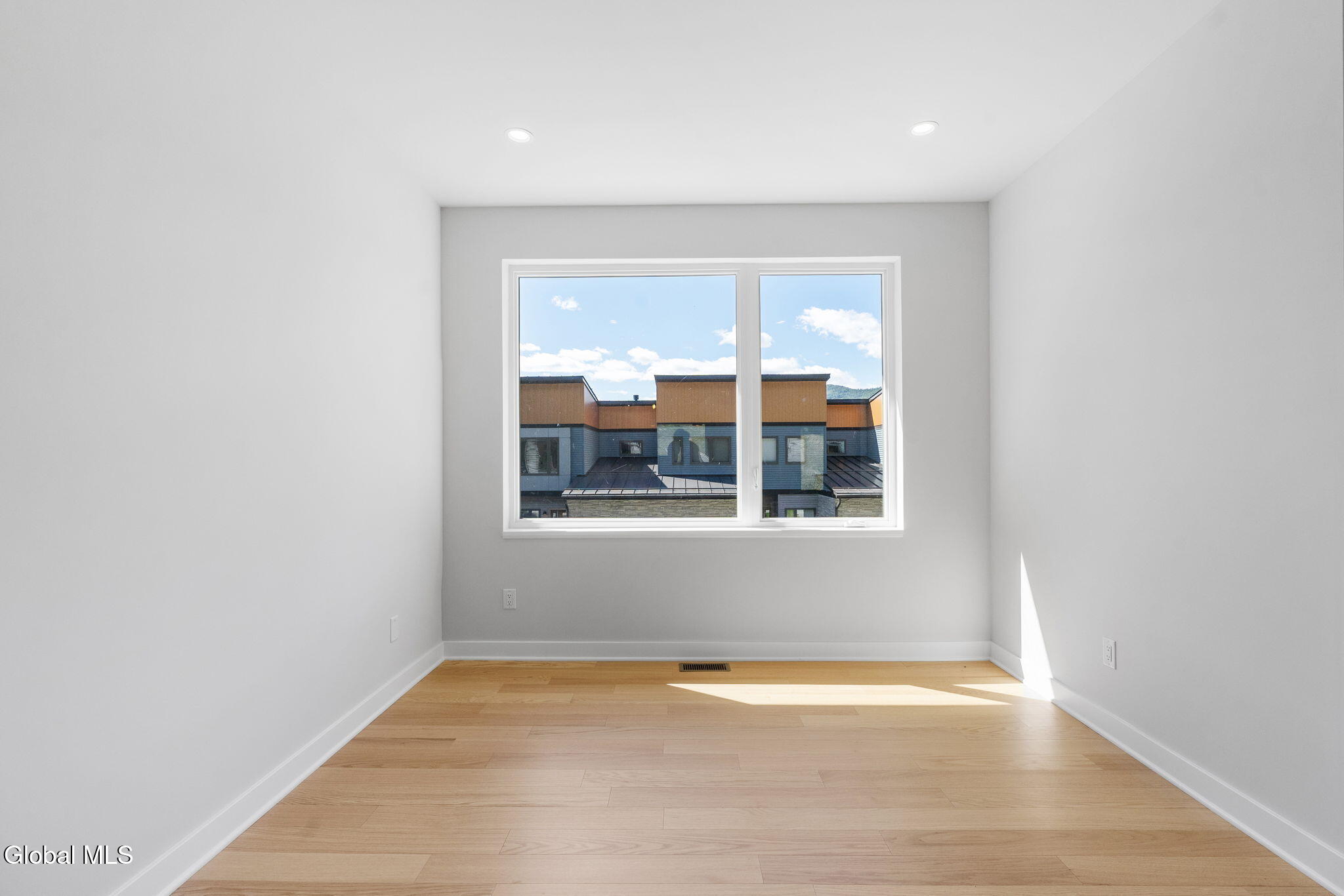 15 Footpath Way