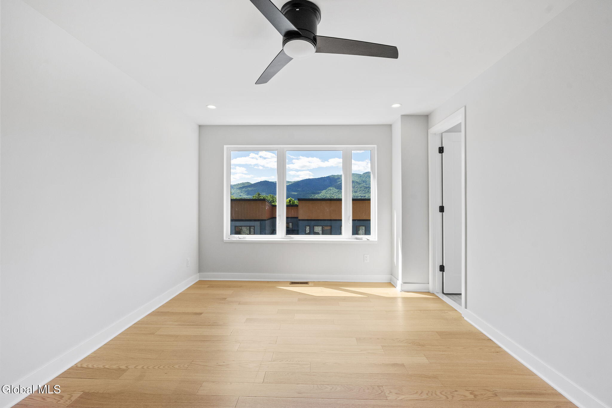15 Footpath Way
