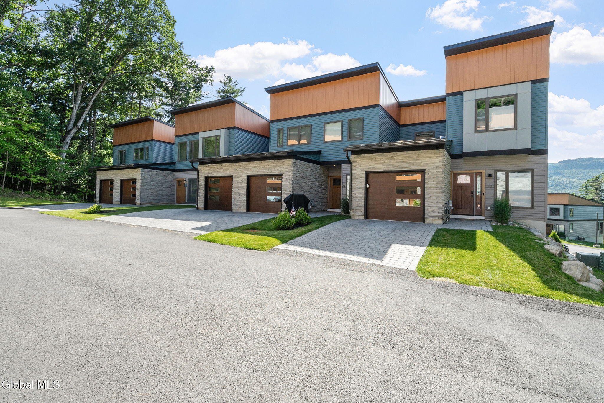 16 Footpath Way