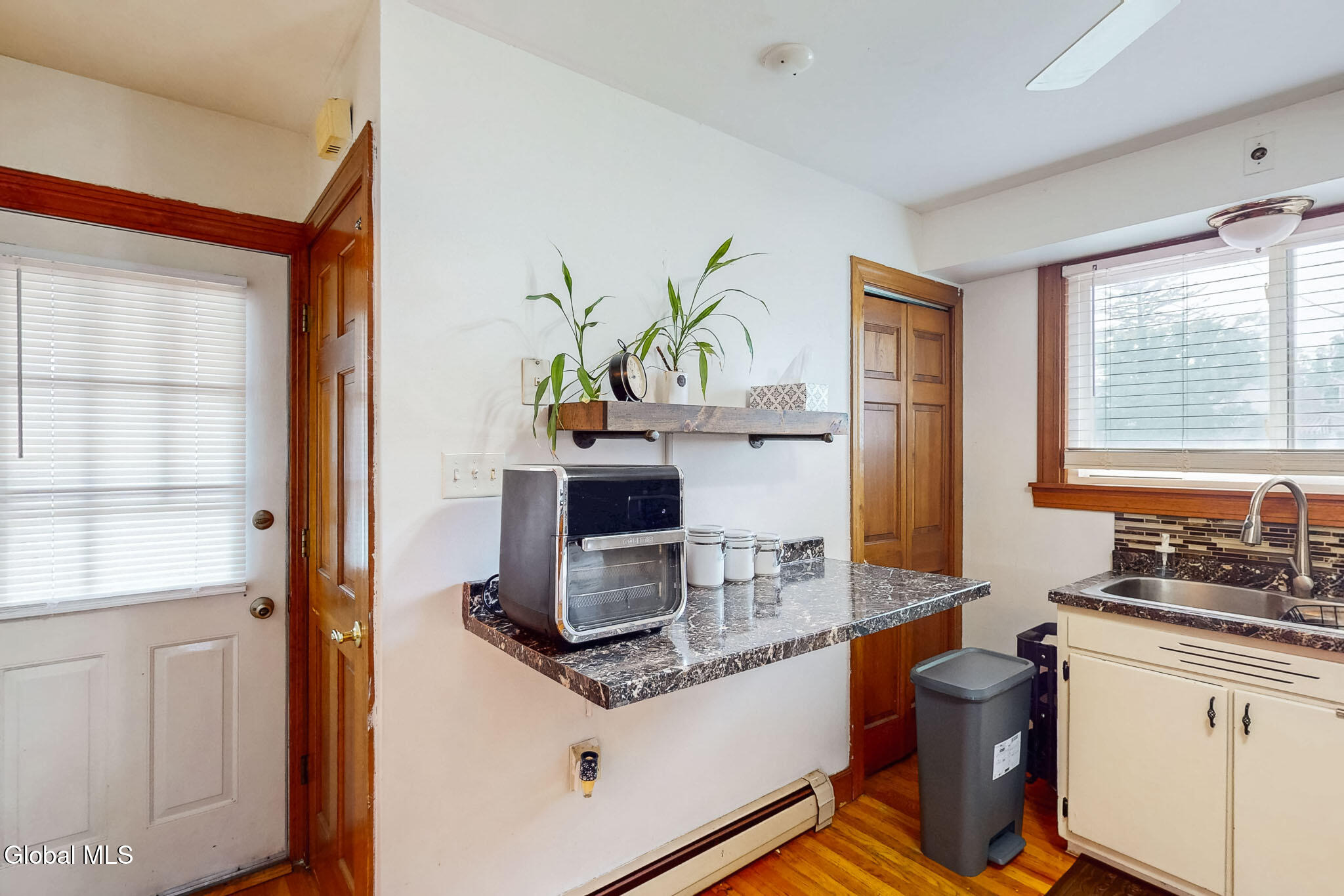 1141 Vinewood Avenue