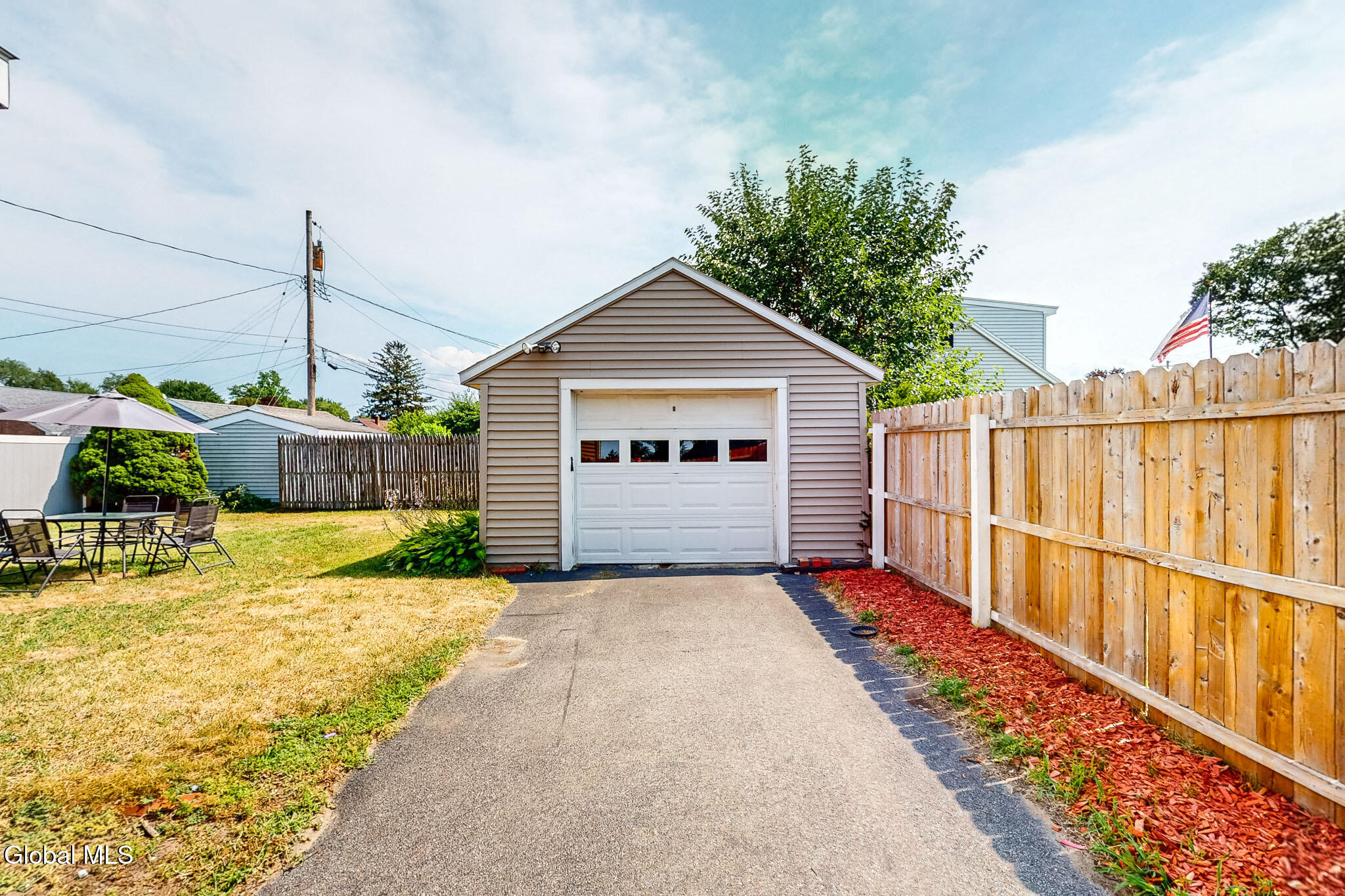 1141 Vinewood Avenue