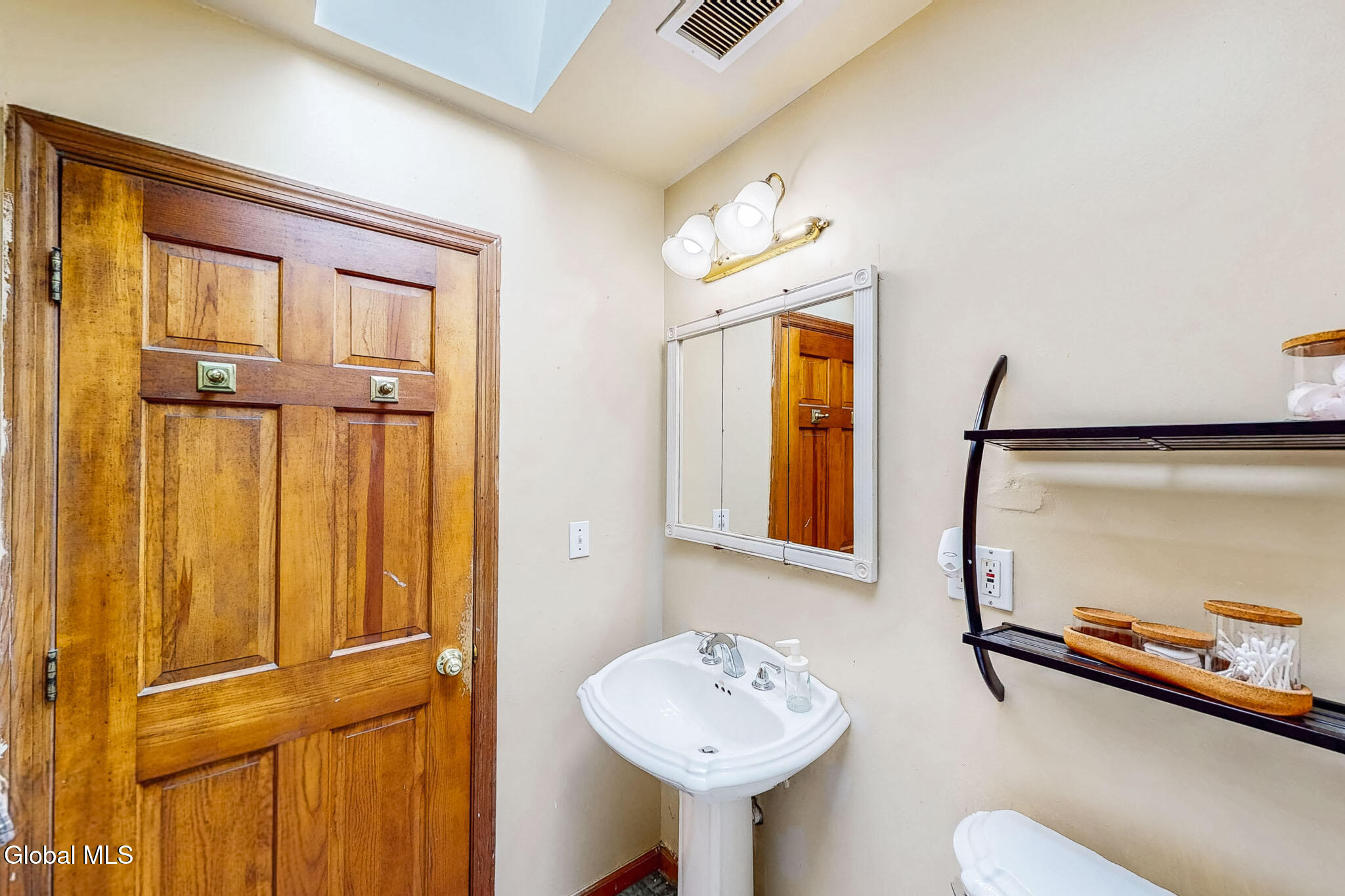 1141 Vinewood Avenue