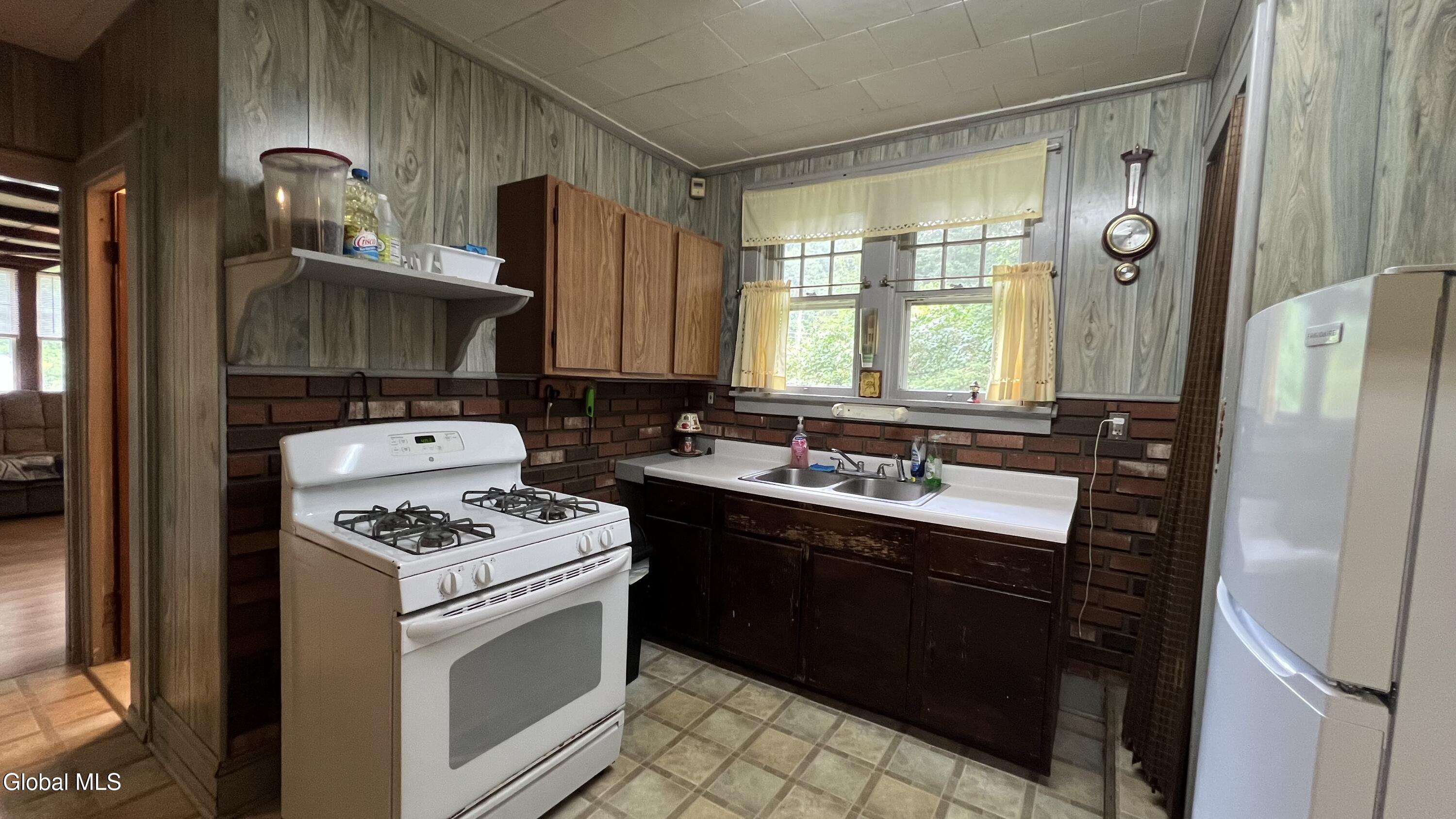 84 Spring Avenue, Troy