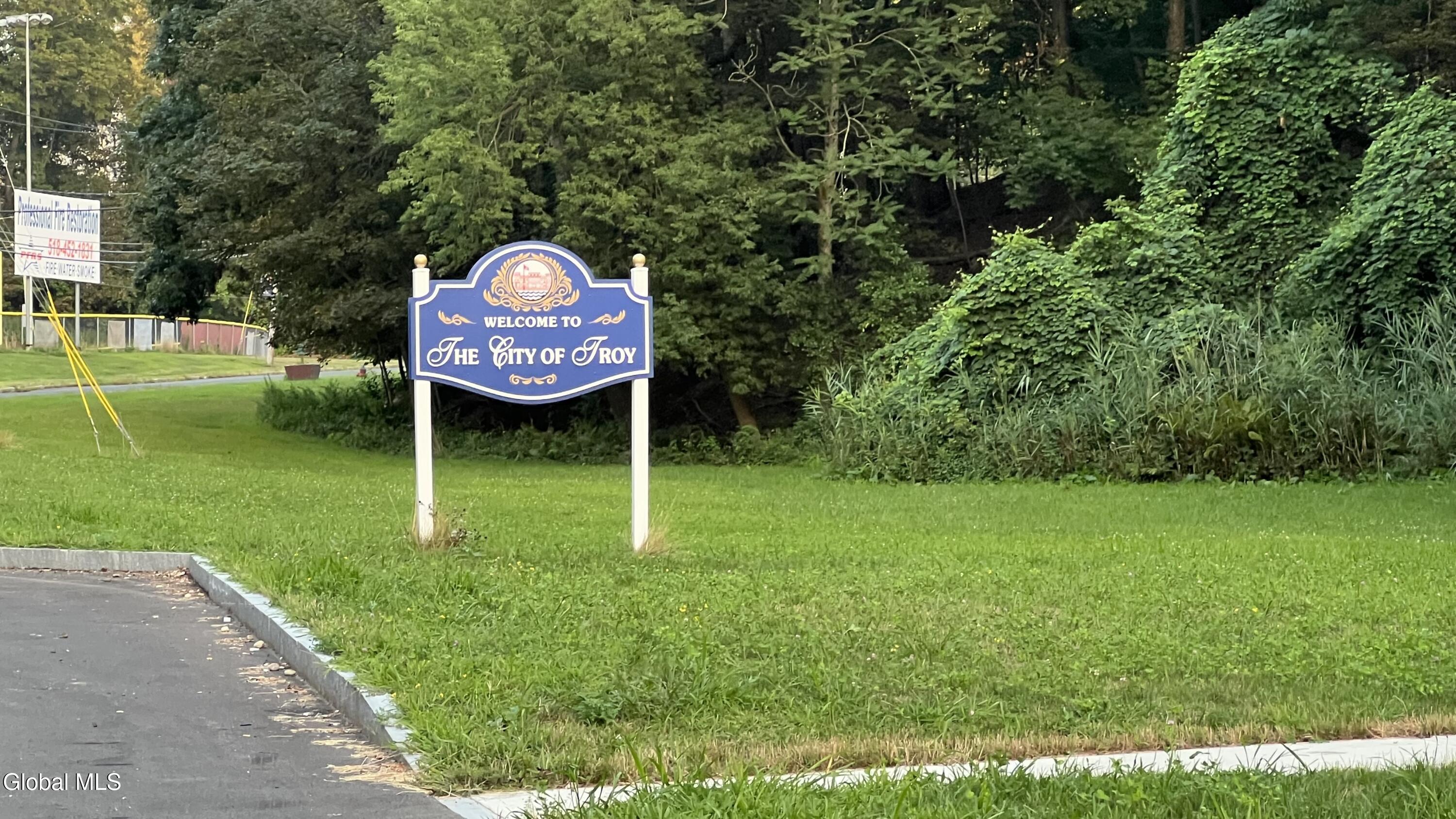 84 Spring Avenue, Troy