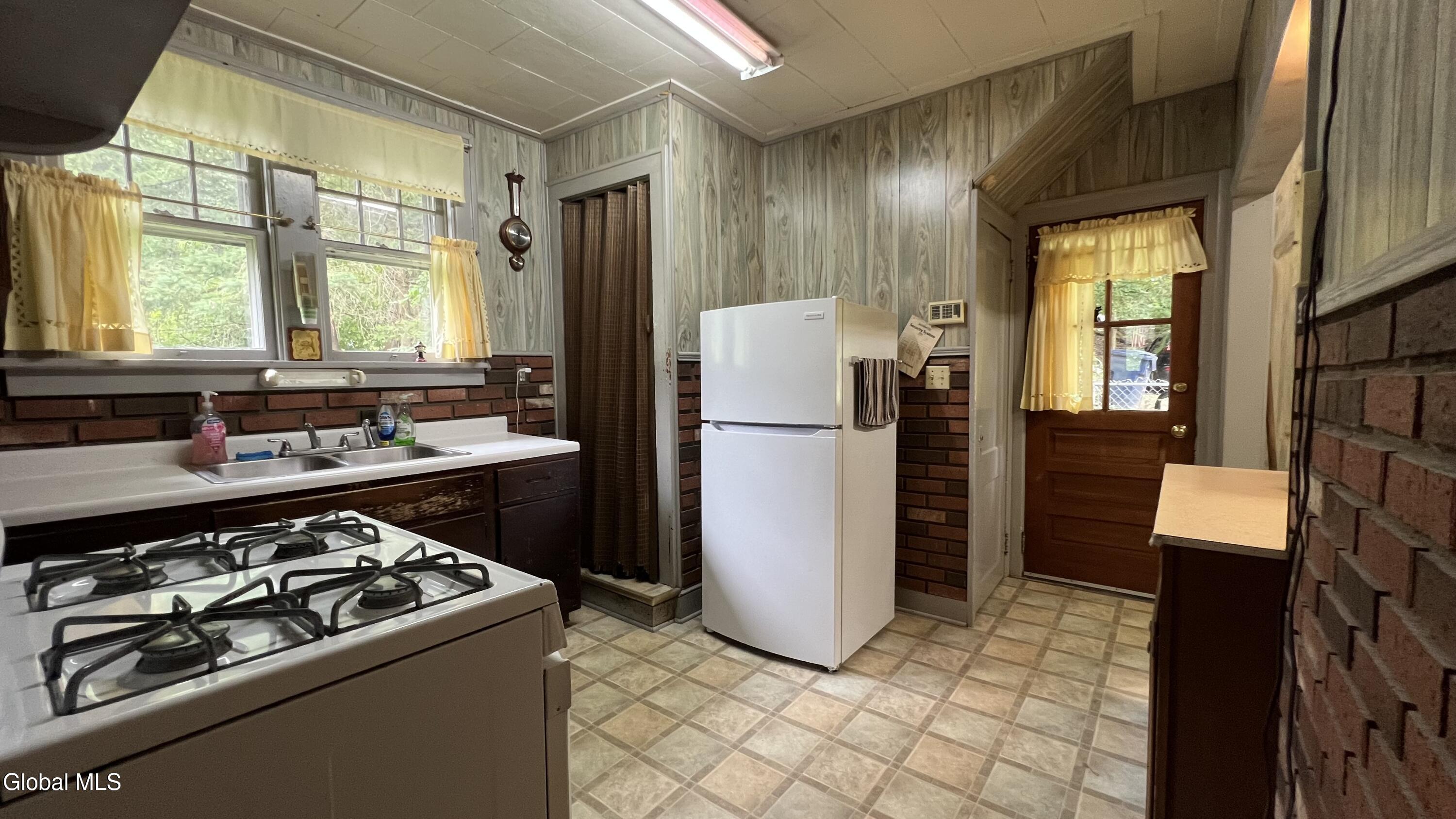 84 Spring Avenue, Troy