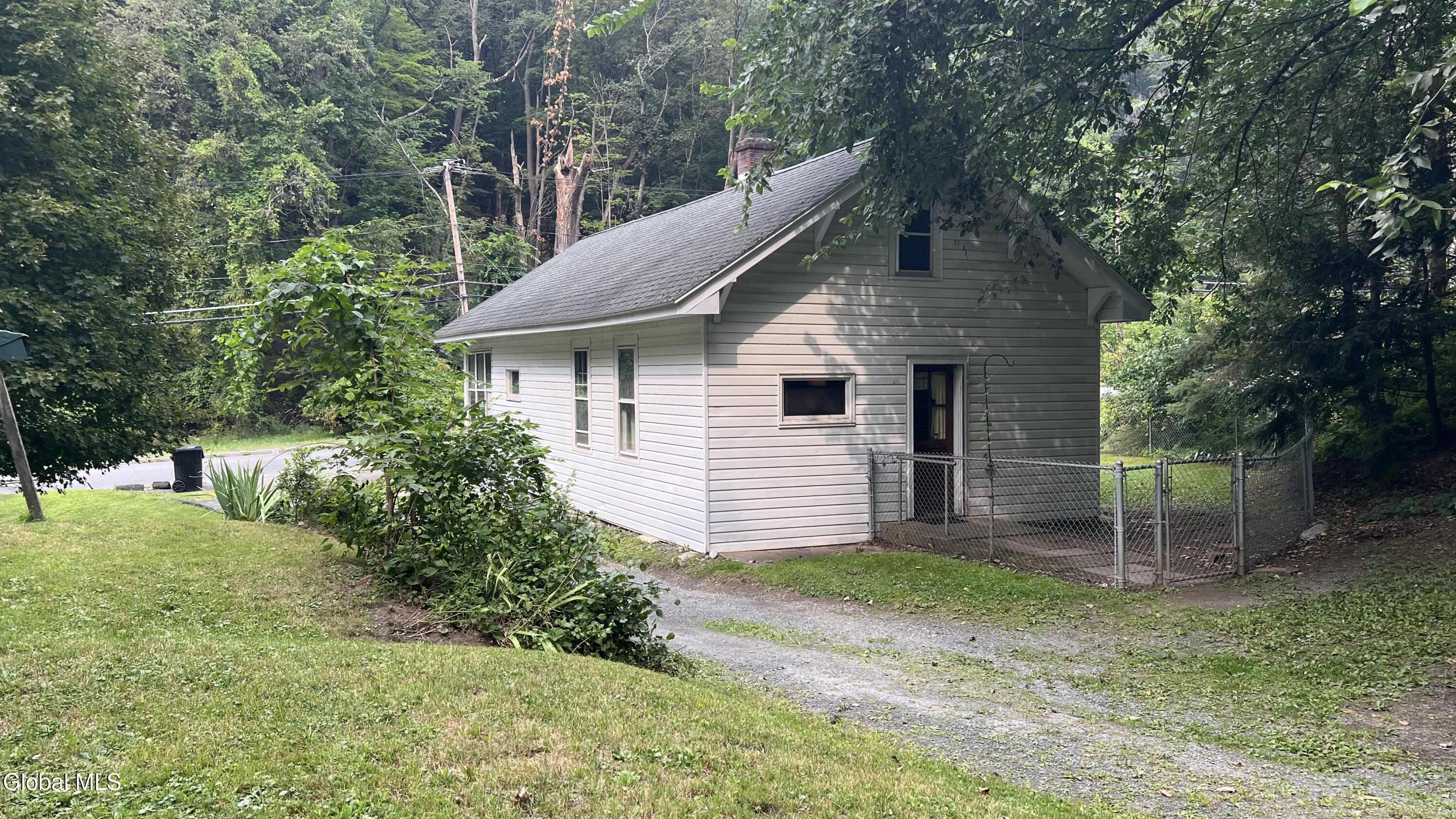 84 Spring Avenue, Troy